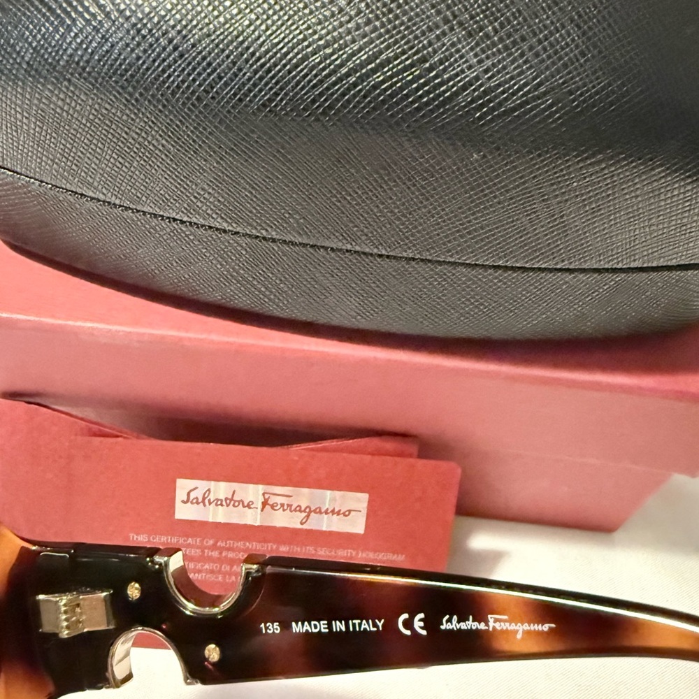 Salvatore Ferragamo Luxury Sunglasses SF642SR Made in Italy with Certificate - Picture 7 of 11